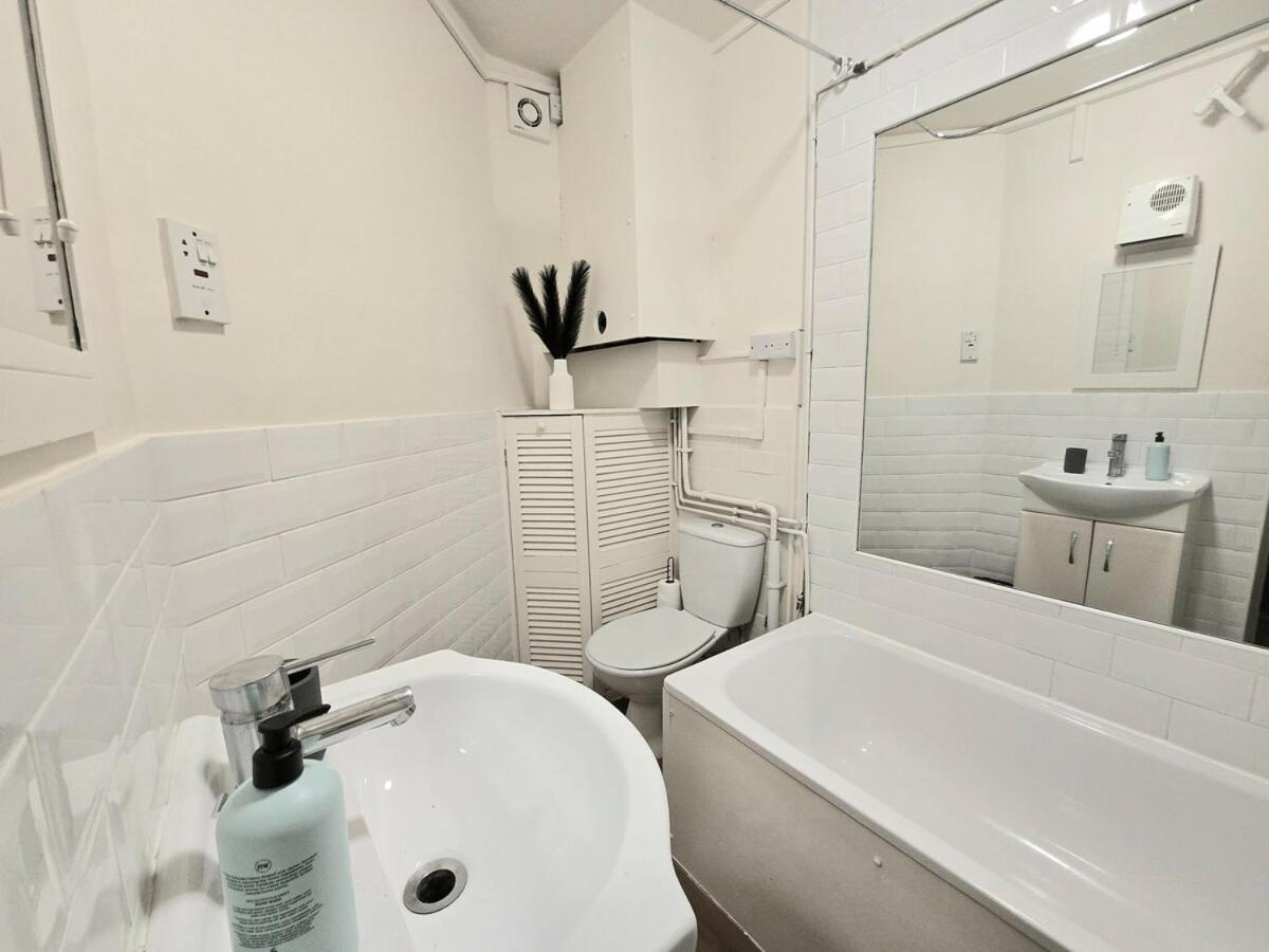 Apartment 2br Gem Stylish & Spacious Kings Cross Flat